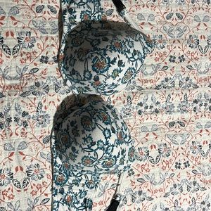 Woman’s t-shirt bra floral white and blue size 42F not new no tags